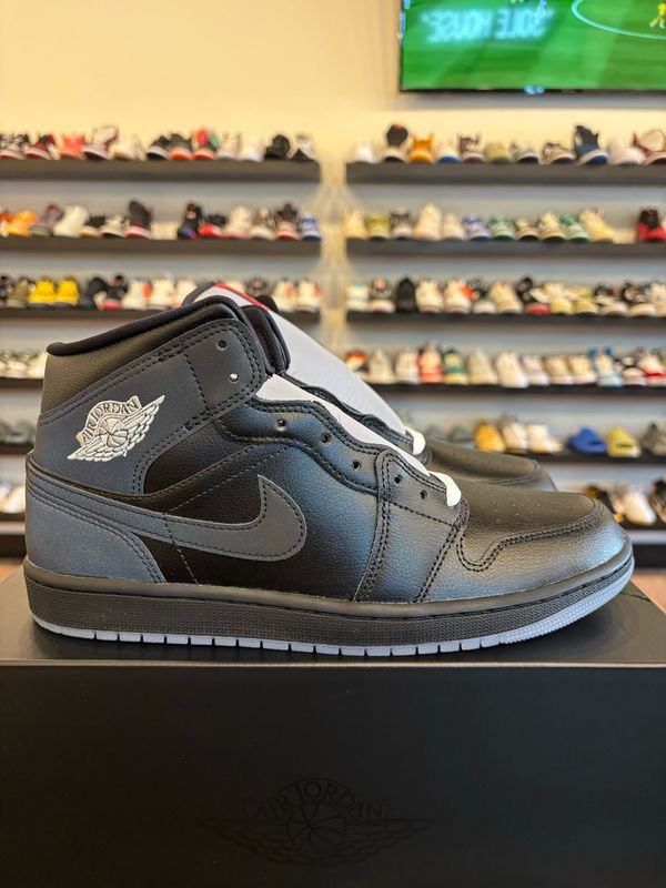 Jordan 1 Mid Black Metallic Size 10.5 Brand New
