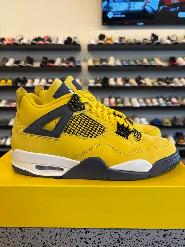 Jordan 4 Lightning Size 9 Pre-Owned