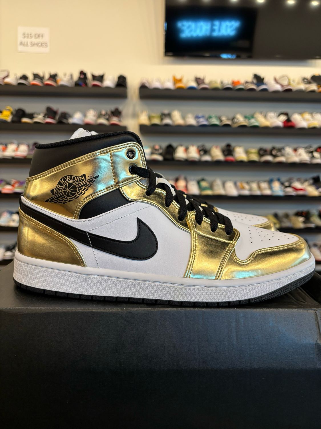 Jordan 1 Mid Gold Size 11 Pre-Owned
