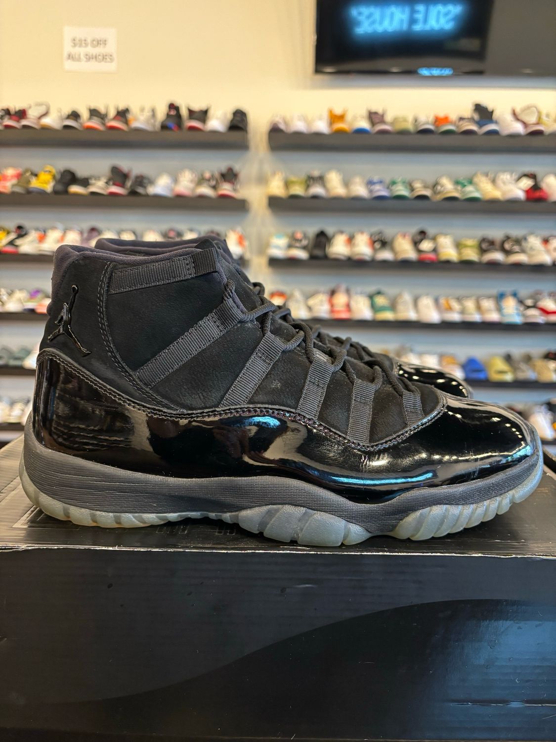 Jordan 11 Cap and Gown Size 10.5 Pre-Owned