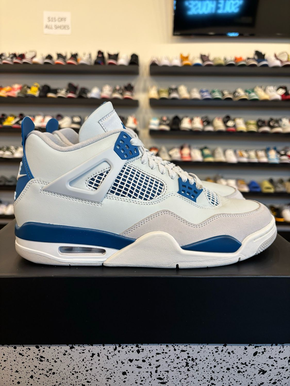 Jordan 4 Military Blue Size 9.5 Pre-Owned
