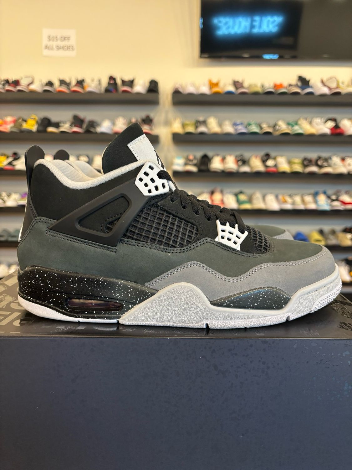 Jordan 4 Fear 2024 Size 9.5 Pre-Owned