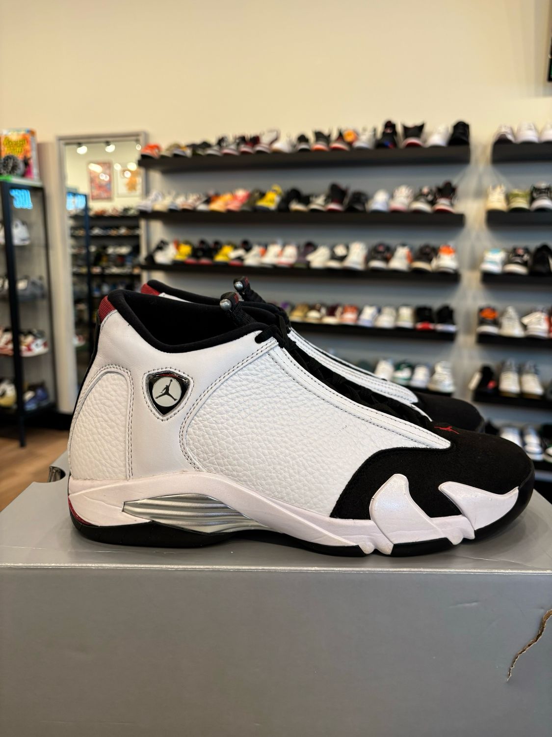 Jordan 14 Black Toe Size 10 Pre-Owned