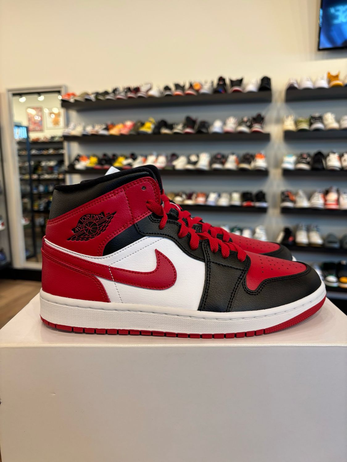 Jordan 1 Mid Alternate Bred Size 7.5 (9W) Brand New