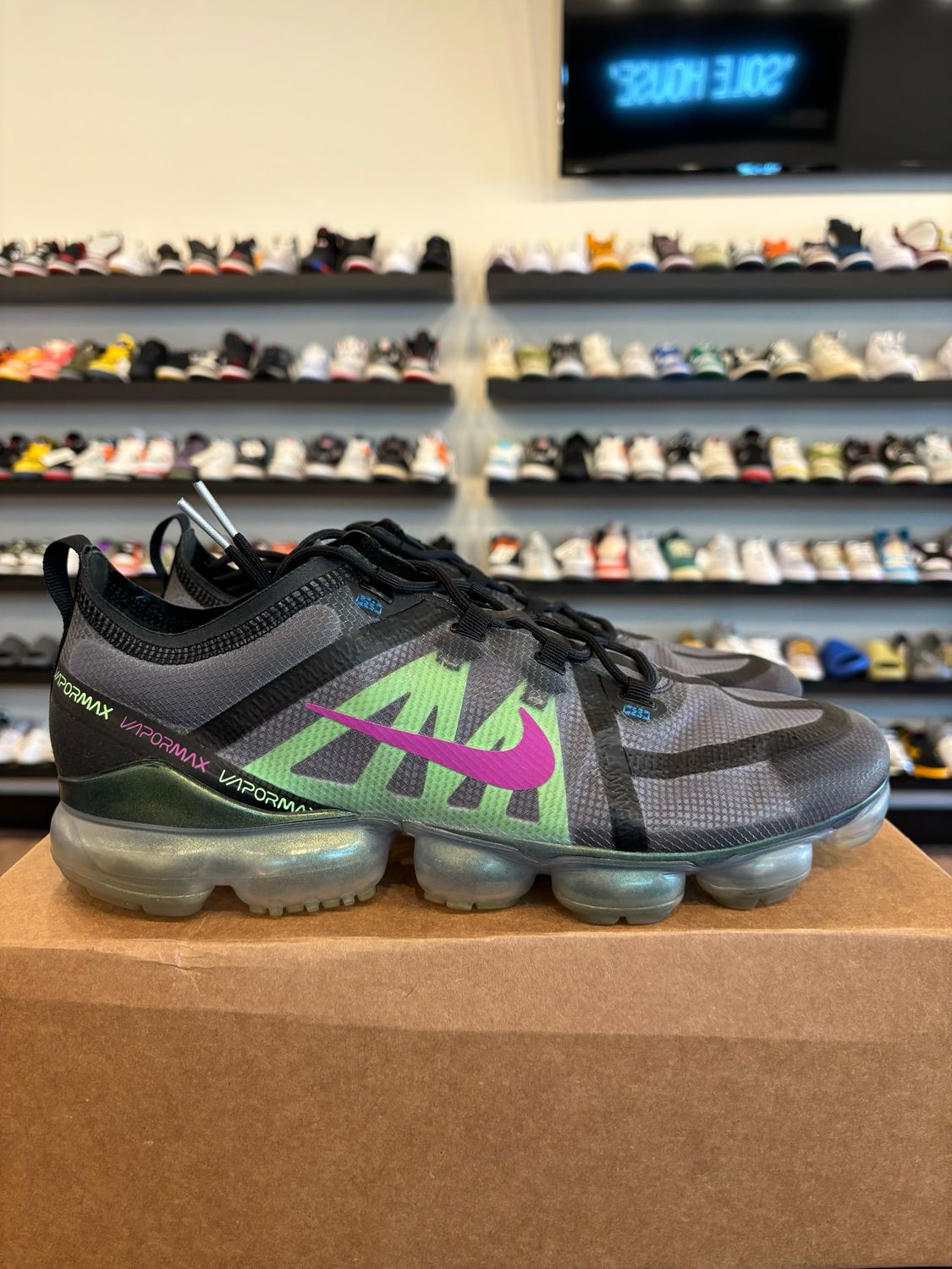 Nike Vapormax Grey Pink Green Size 13 Pre-Owned (No Box)
