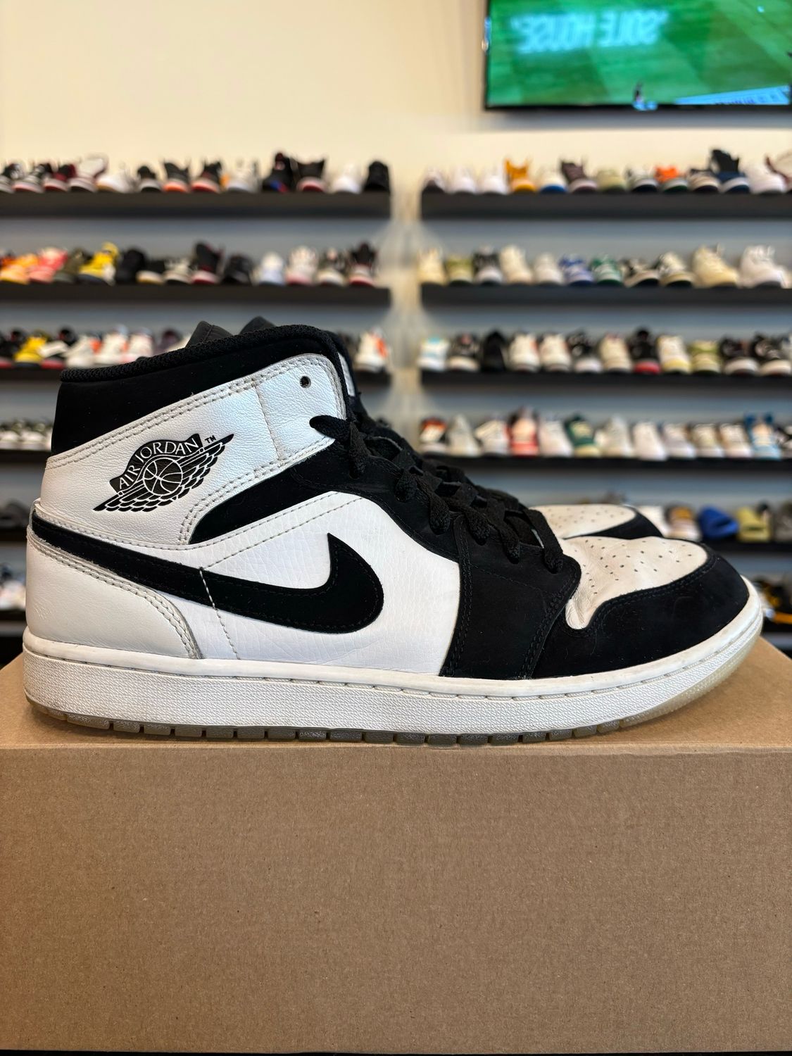 Jordan 1 Mid Diamond Short Size 10.5 Pre-Owned (No Box)