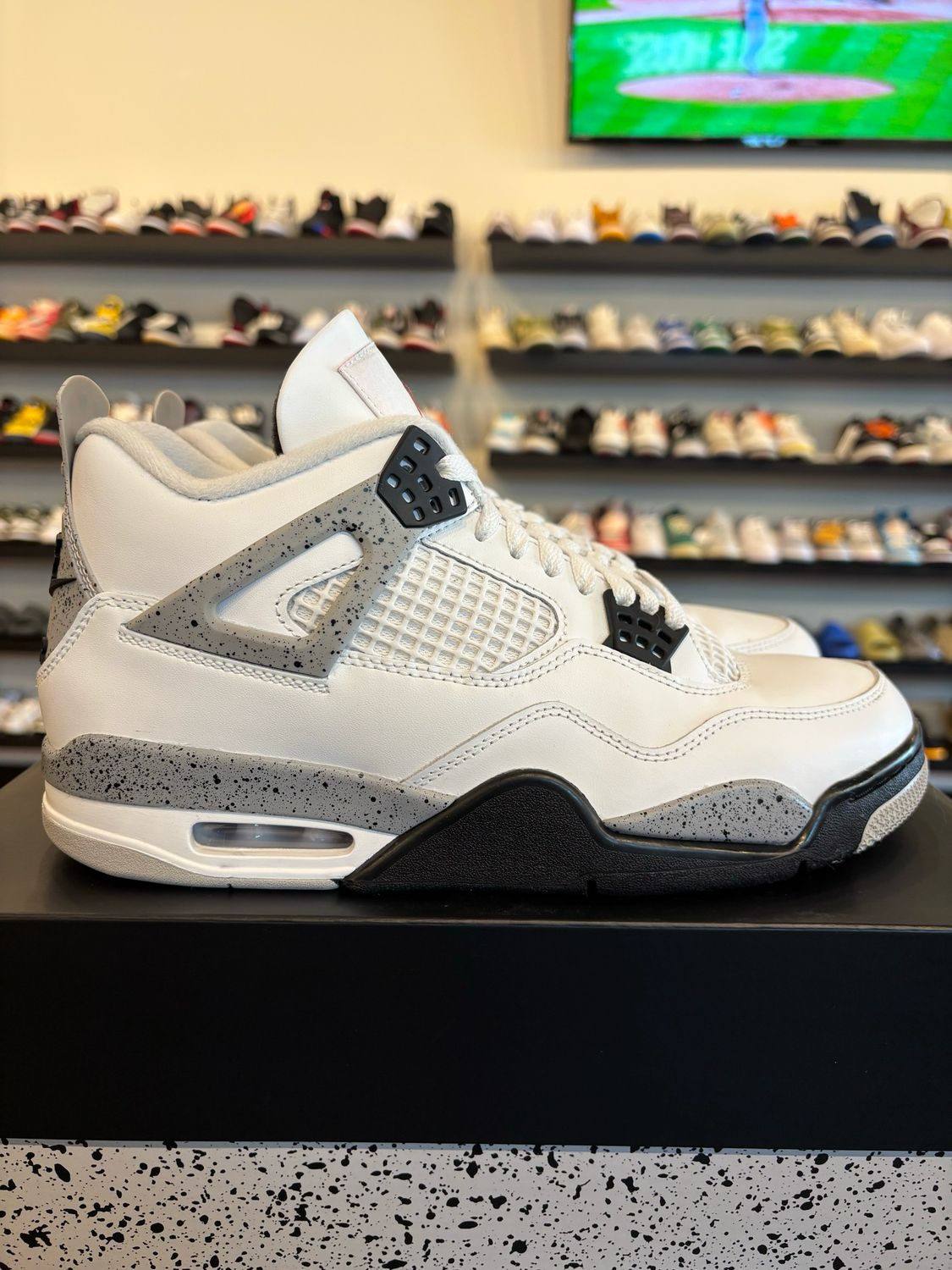 Jordan 4 White Cement 2025 Size 9 Pre-Owned
