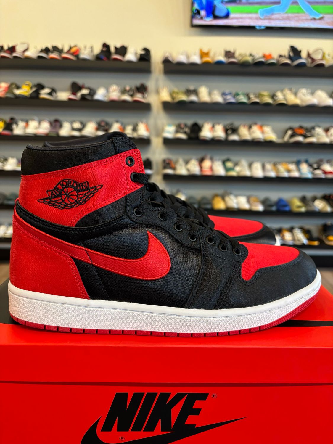 Jordan 1 Satin Bred Size 10 (11.5W) Pre-Owned