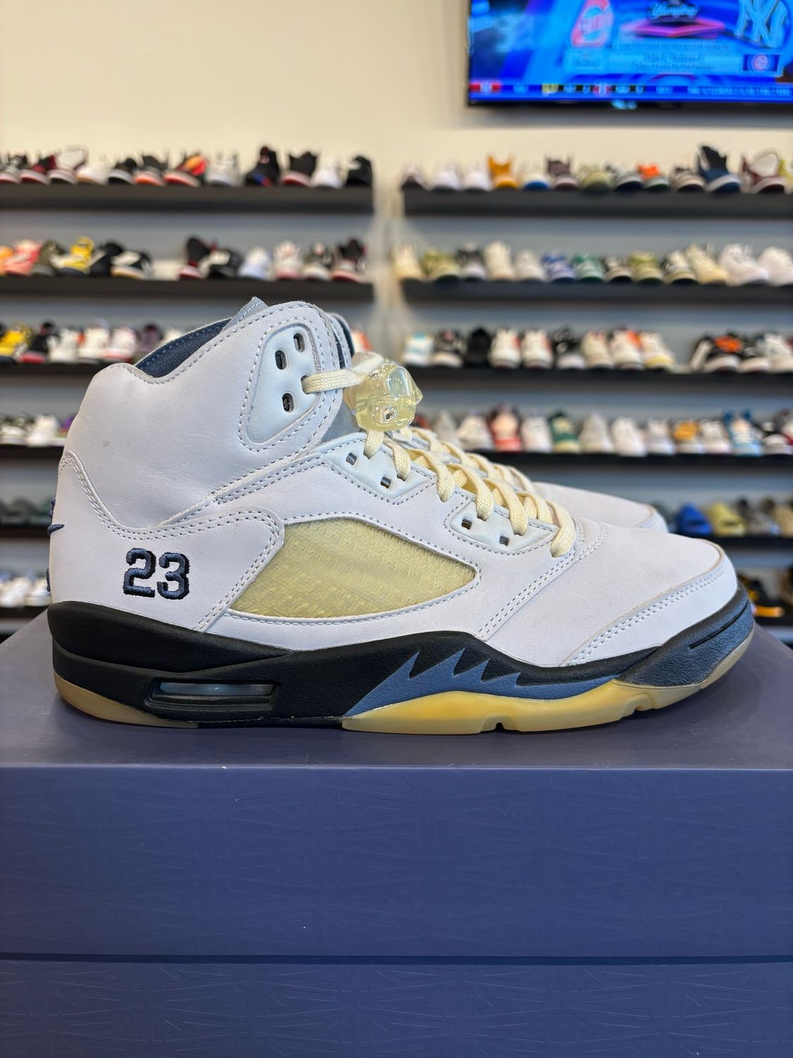 Jordan 5 A Ma Maniere Dawn Size 8 (9.5W) Pre-Owned