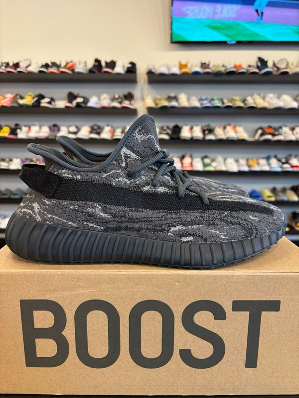 Yeezy 350 V2 MX Salt Size 11 Brand New