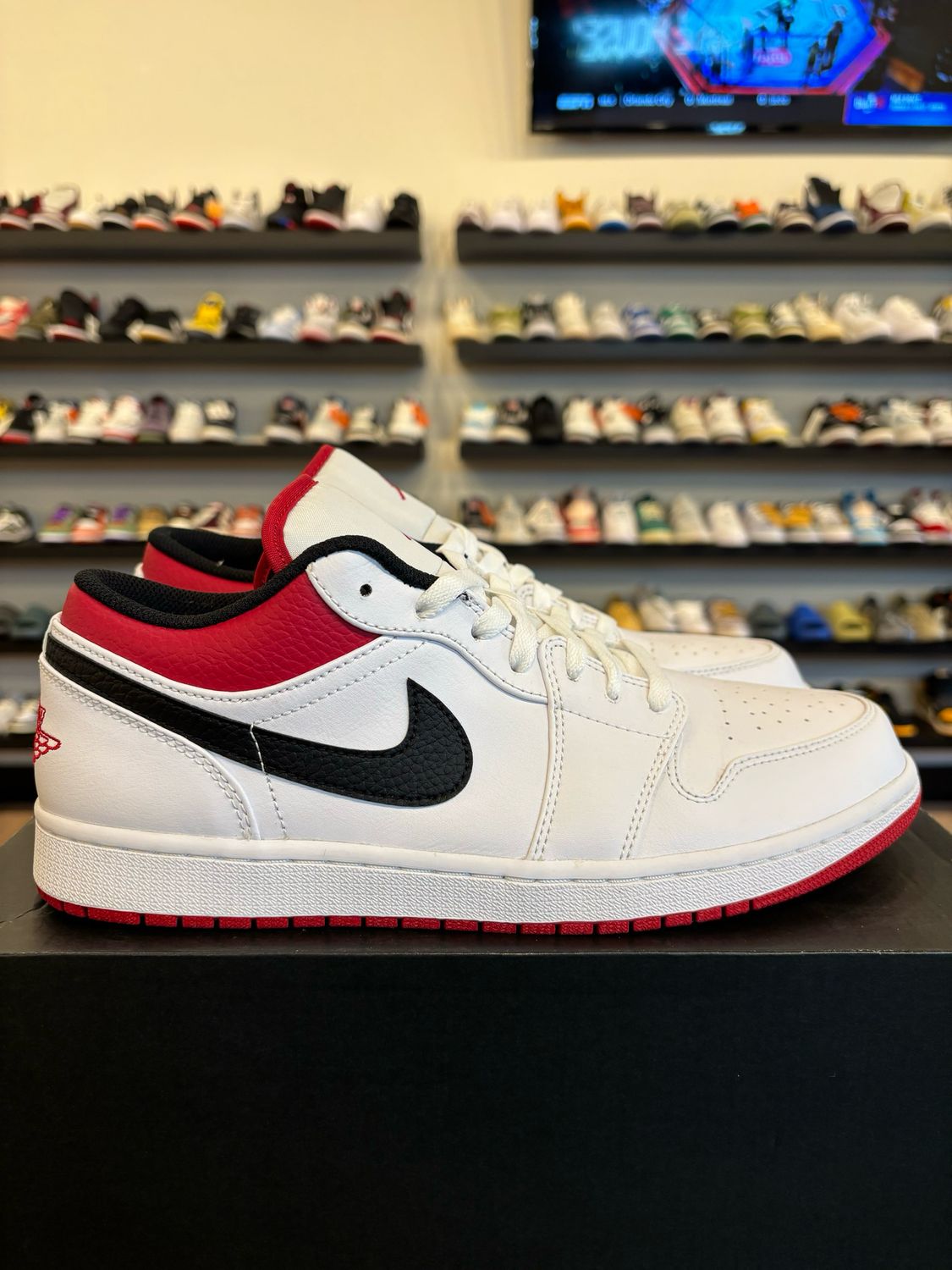 Jordan 1 Low White Varsity Red Size 11 Pre-Owned