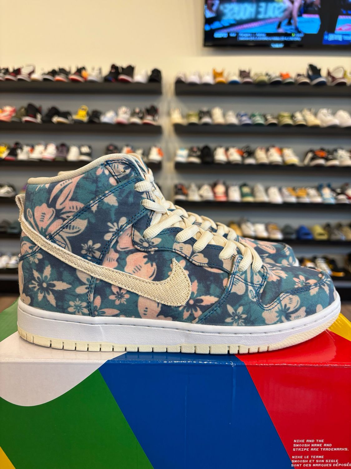 Nike SB Dunk High Hawaii Size 9 Pre-Owned