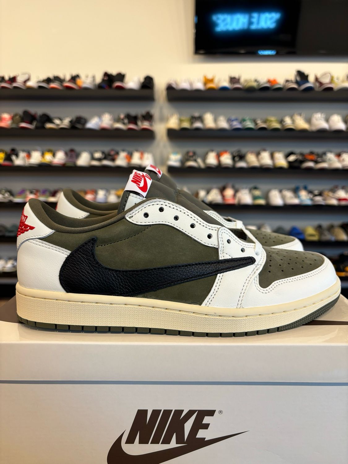 Jordan 1 Low Travis Scott Medium Olive Size 9 Brand New