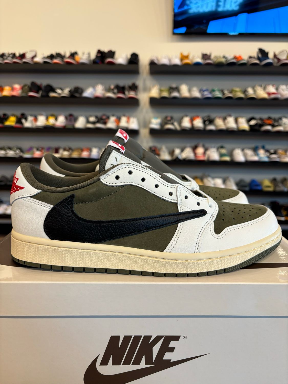 Jordan 1 Low Travis Scott Medium Olive Size 10 Brand New