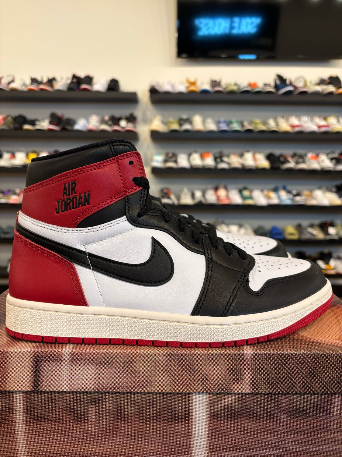 Jordan 1 Reimagined Black Toe Size 9 Pre-Owned