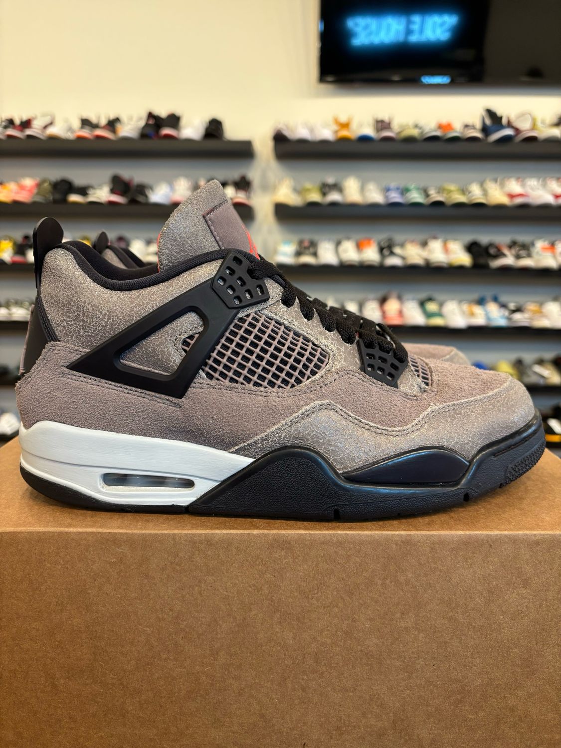 Jordan 4 Taupe Haze Size 8.5 Pre-Owned (No Box)