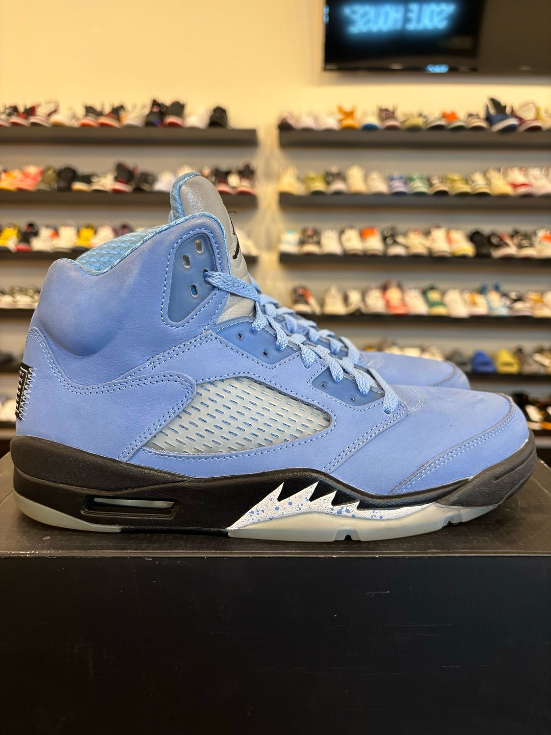 Jordan 5 University Blue Size 9.5 Pre-Owned
