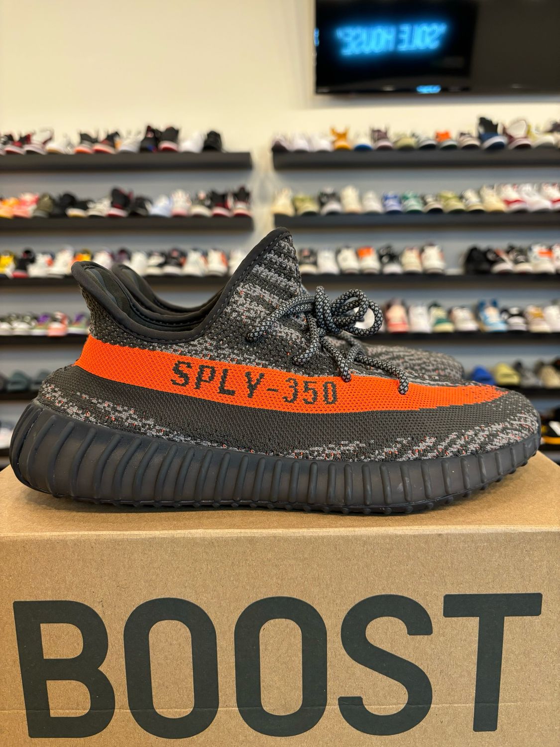 Yeezy 350 V2 Carbon Beluga Size 10 Pre-Owned