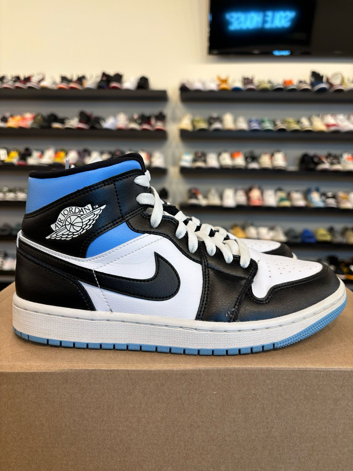 Jordan 1 Mid University Blue Size 6.5Y (8W) Pre-Owned (No Box)
