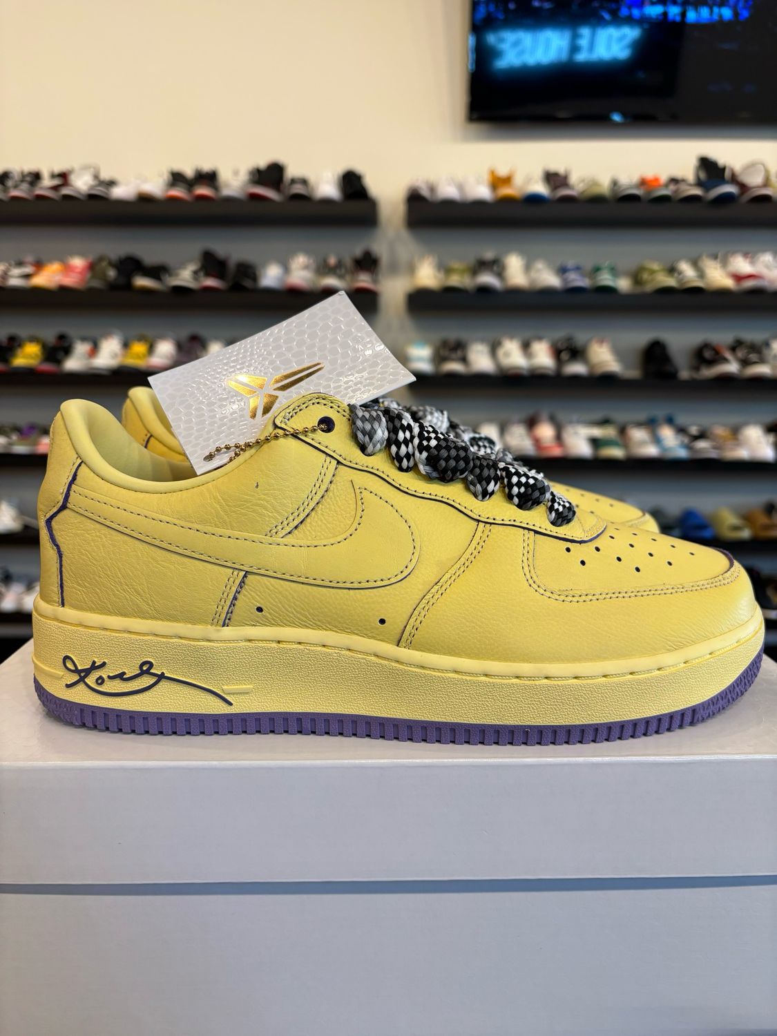 Nike Air Force 1 Low Kobe Yellow Mamba Size 9.5 Brand New