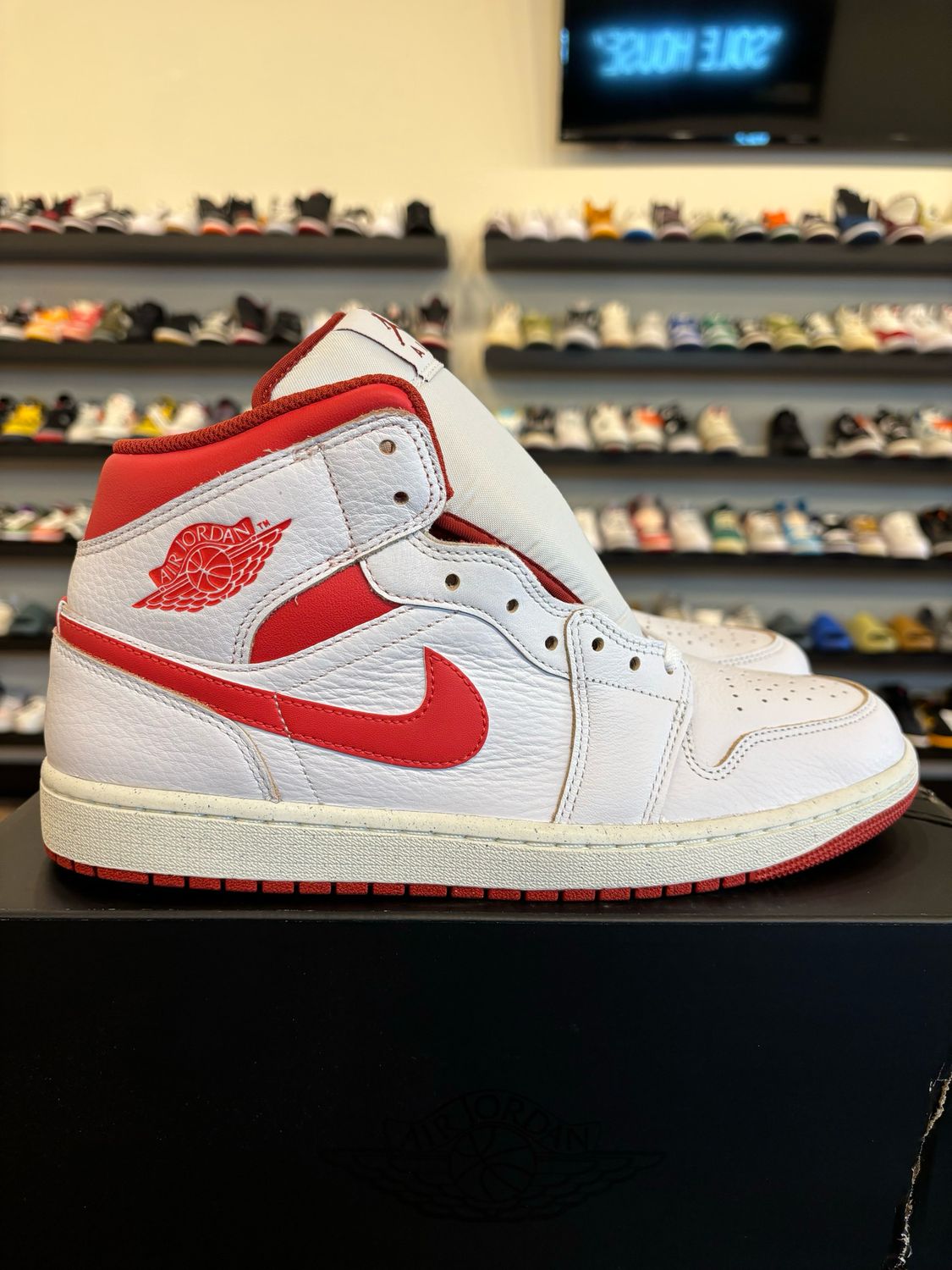 Jordan 1 Mid Dune Red Size 10.5 Brand New