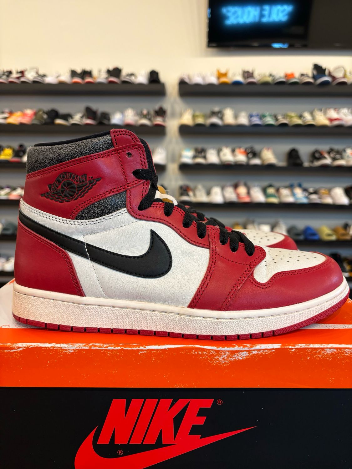 Jordan 1 Lost and Found Size 9 Pre-Owned