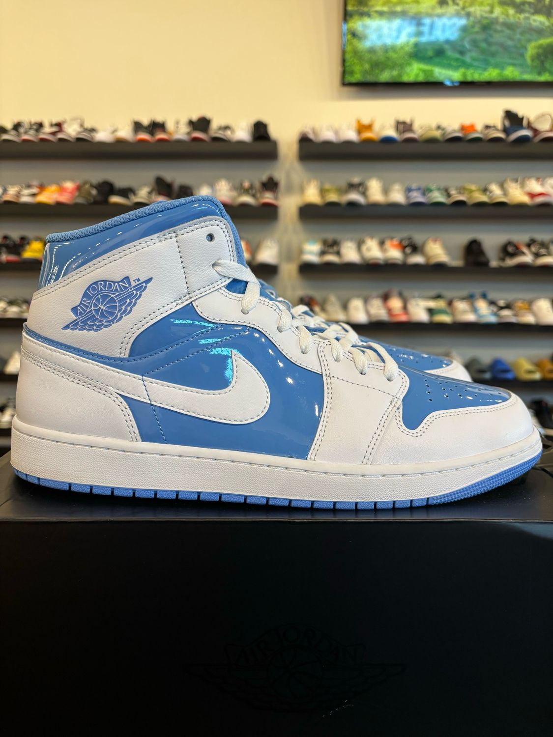 Jordan 1 Mid Legend Blue Size 12 Pre-Owned