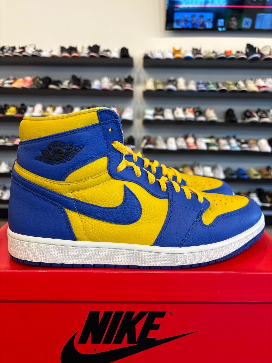 Jordan 1 Laney Size 12.5 (14W) Pre-Owned