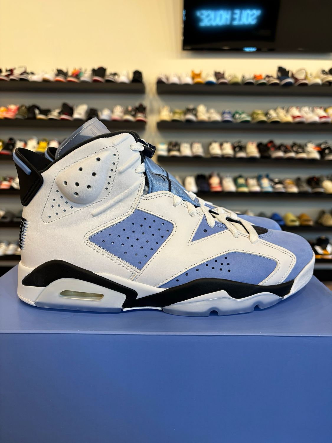 Jordan 6 UNC Home Size 10 Brand New