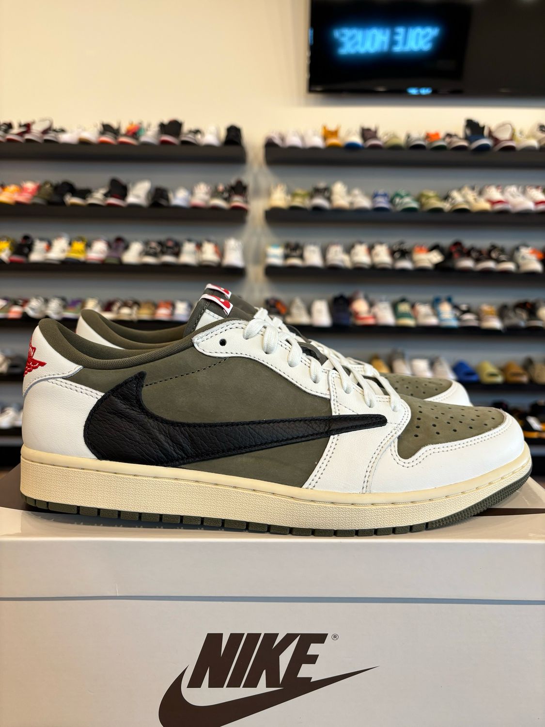 Jordan 1 Low Travis Scott Medium Olive Size 12 Pre-Owned