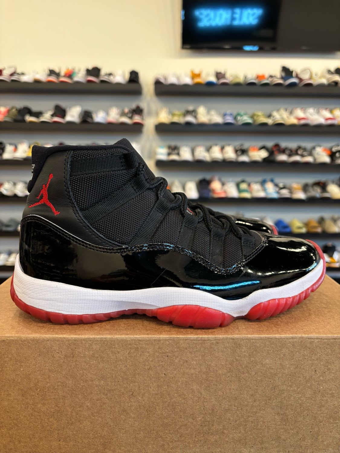 Jordan 11 Bred 2019 Size 7 (8.5W) Pre-Owned (No Box)