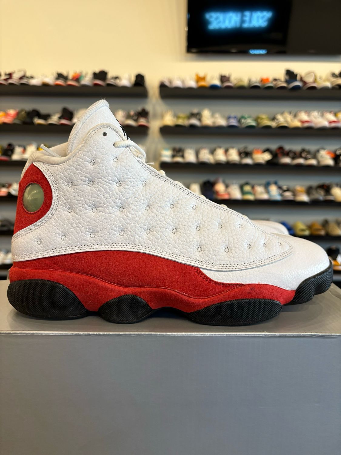 Jordan 13 Chicago 2017 Size 10 Pre-Owned