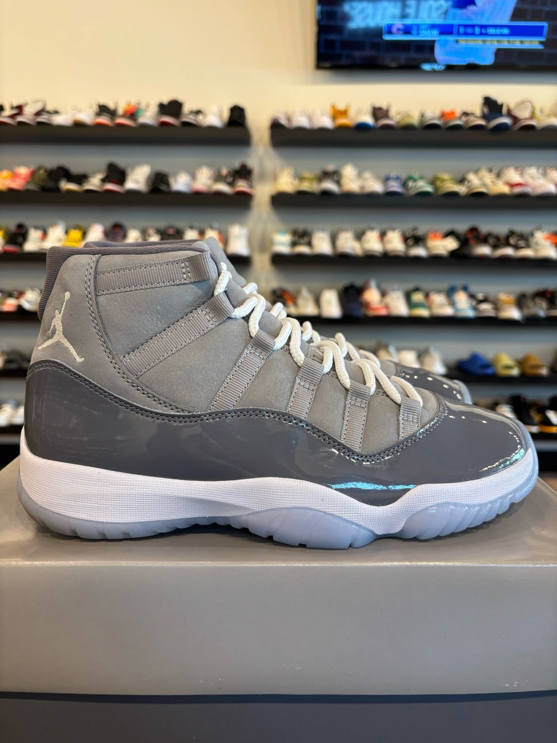 Jordan 11 Cool Grey Size 9 Pre-Owned