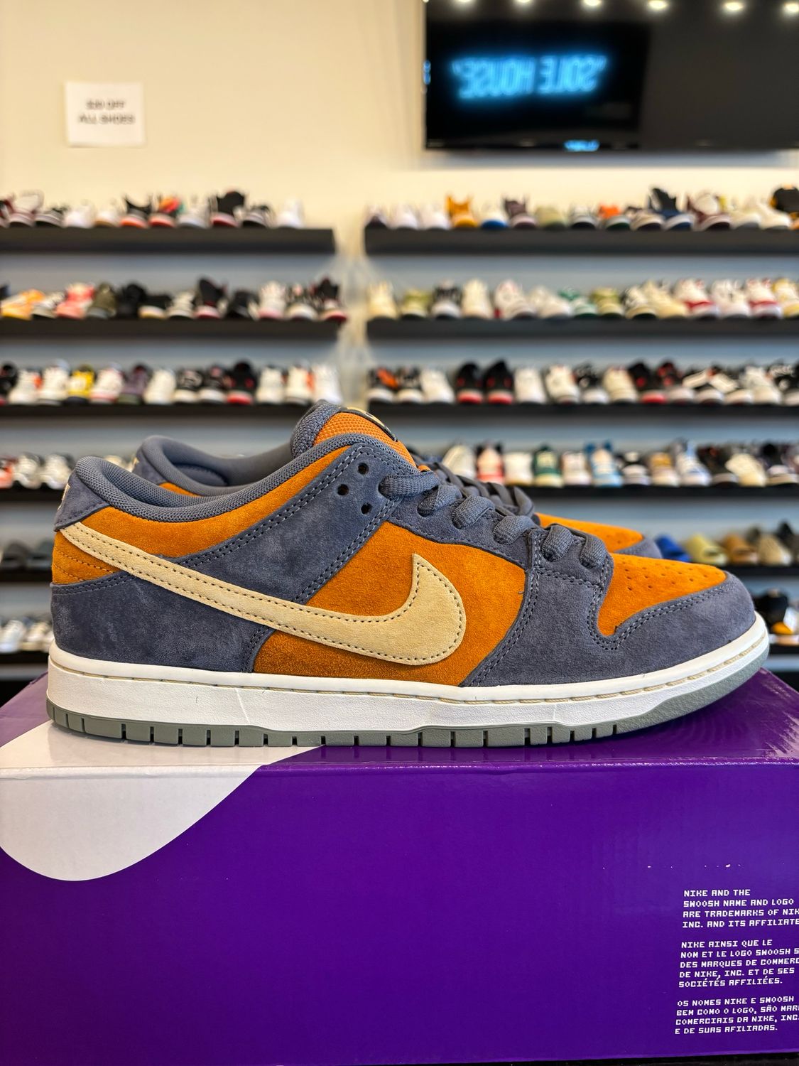 Nike SB Dunk Low Carbon Monarch Size 10 Brand New
