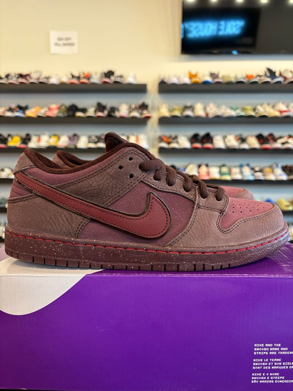 Nike SB Dunk Low City Of Love Burgundy Size 10.5 Brand New