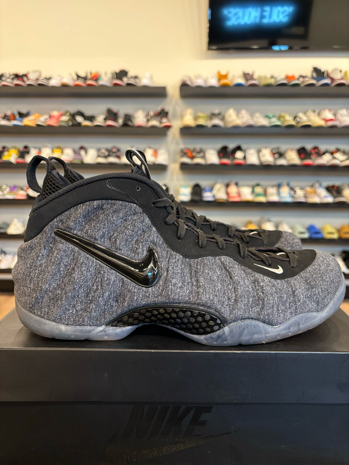 Nike Air Foamposite Pro Wool Fleece Size 10.5 Pre-Owned