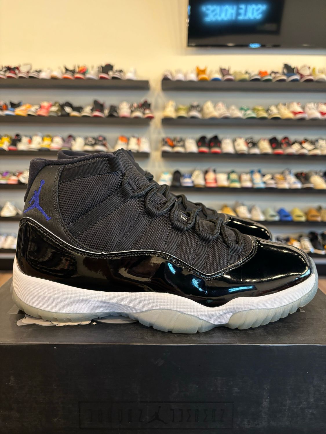 Jordan 11 Space Jam 2016 Size 11 Pre-Owned
