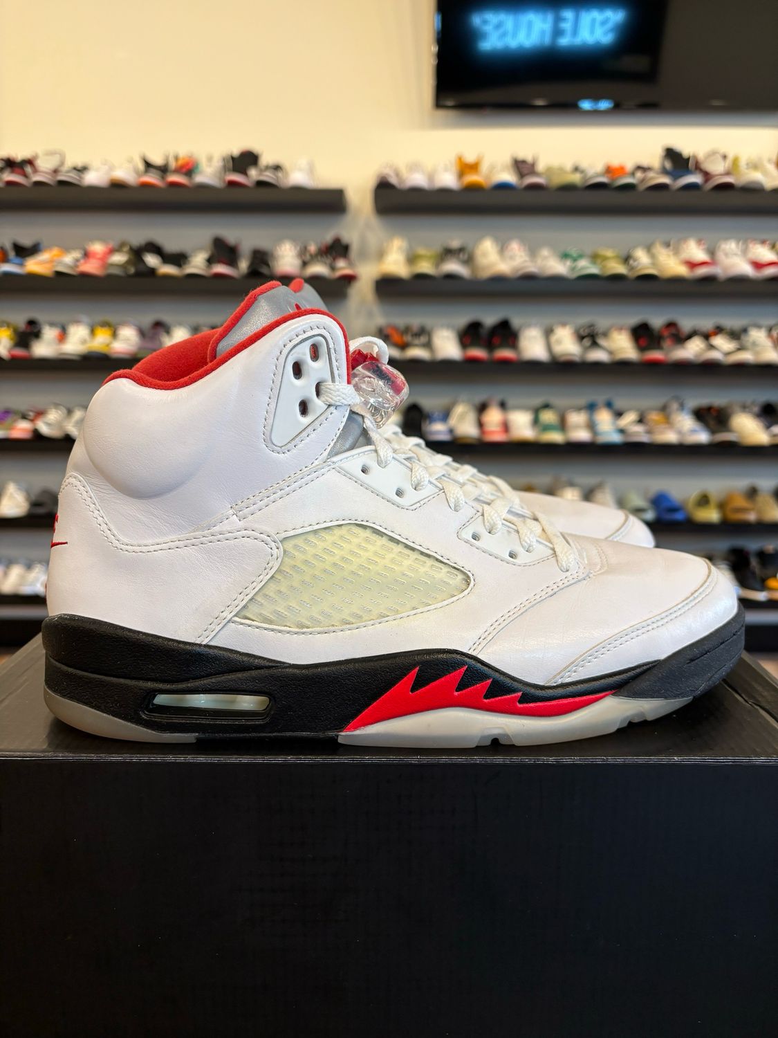 Jordan 5 Fire Red 2020 Size 10 Pre-Owned