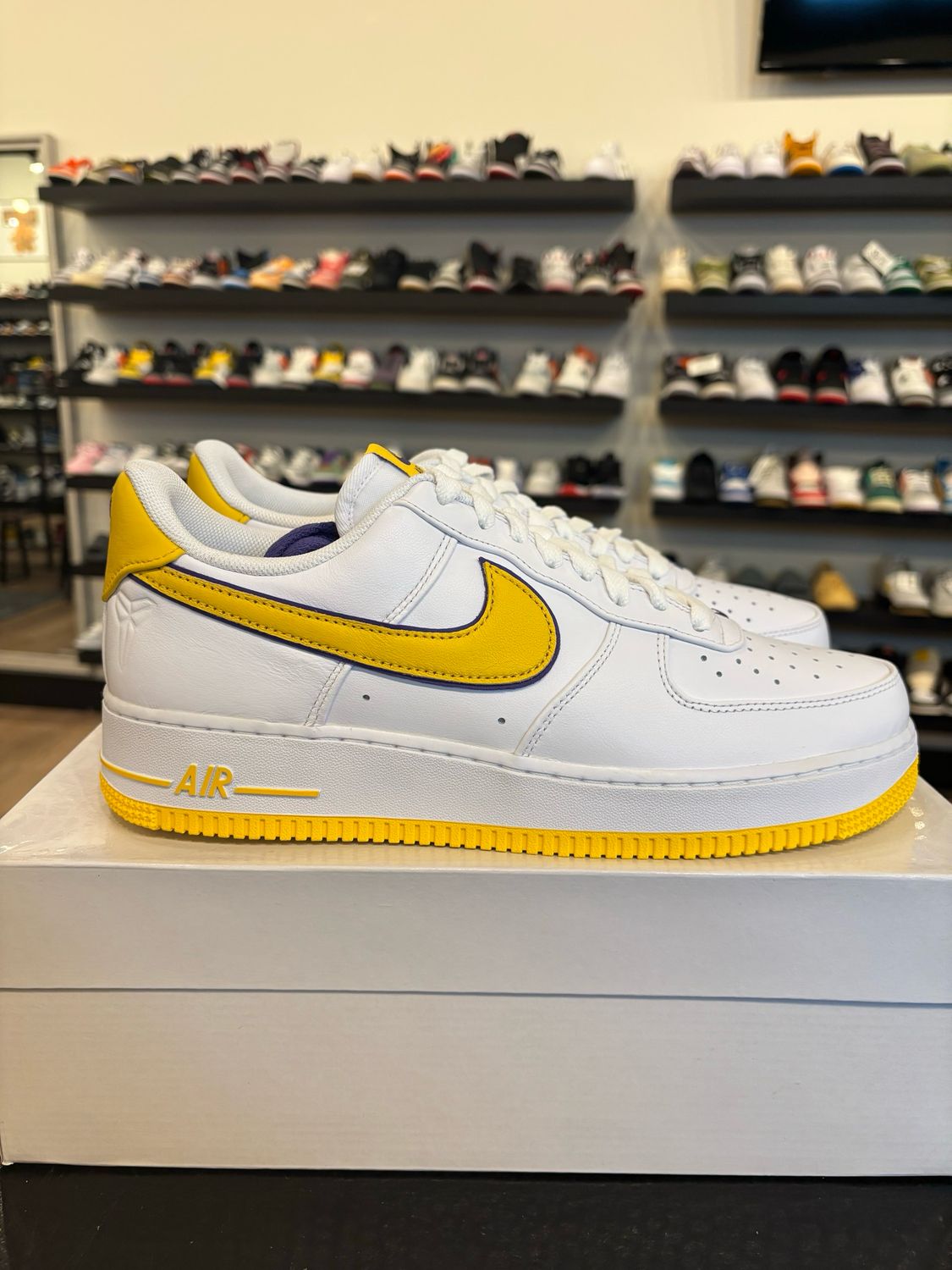 Nike Kobe Air Force 1 White Size 10.5 Brand New