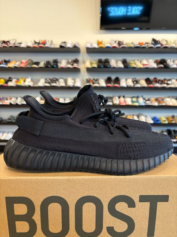 Yeezy 350 V2 Onyx Size 11.5 Brand New