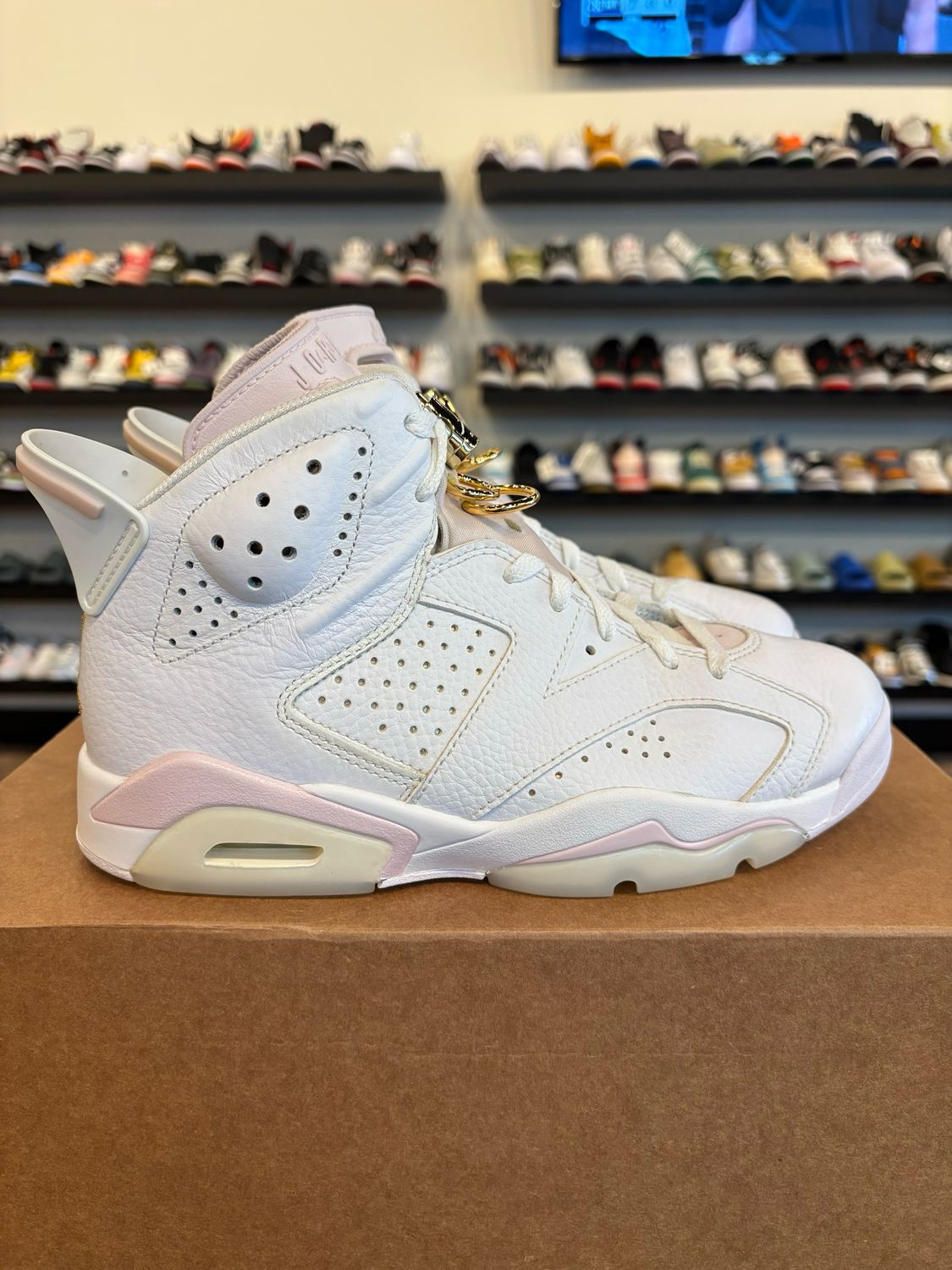 Jordan 6 Gold Rings Size 6Y (7.5W) Pre-Owned (No Box)