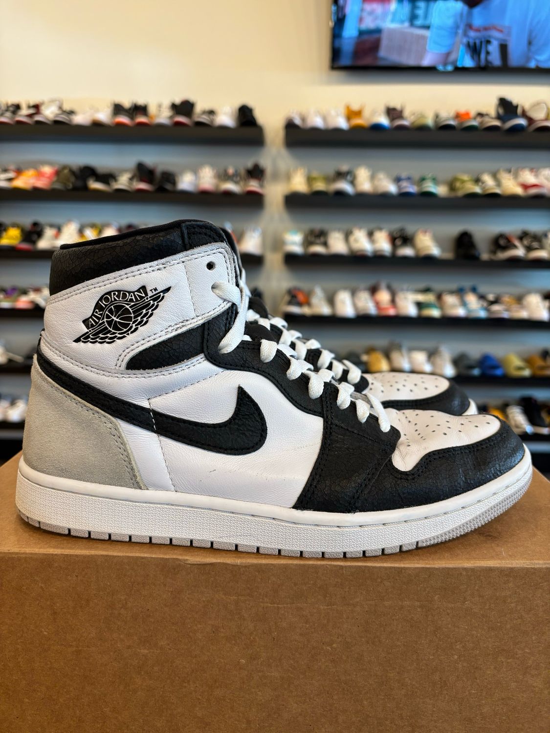 Jordan 1 Stage Haze Size 9 Pre-Owned (No Box, Replacement Insoles)