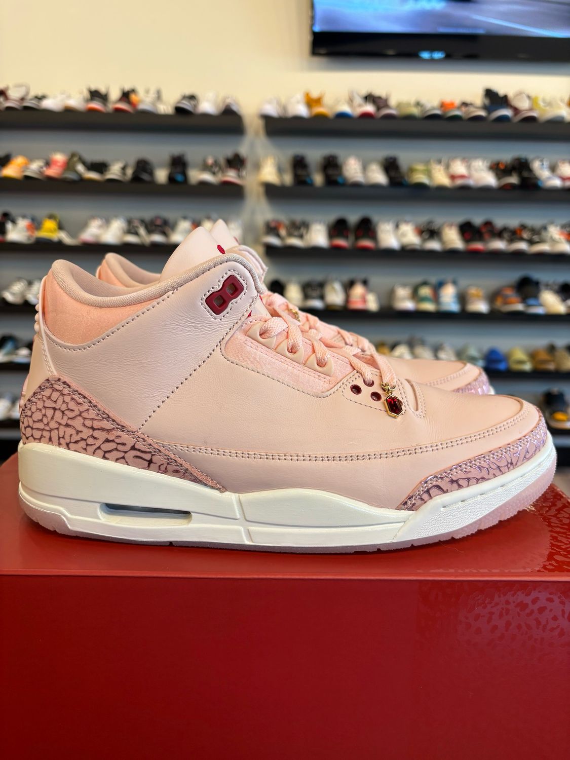Jordan 3 Valentines Day Size 8.5 (10W) Pre-Owned