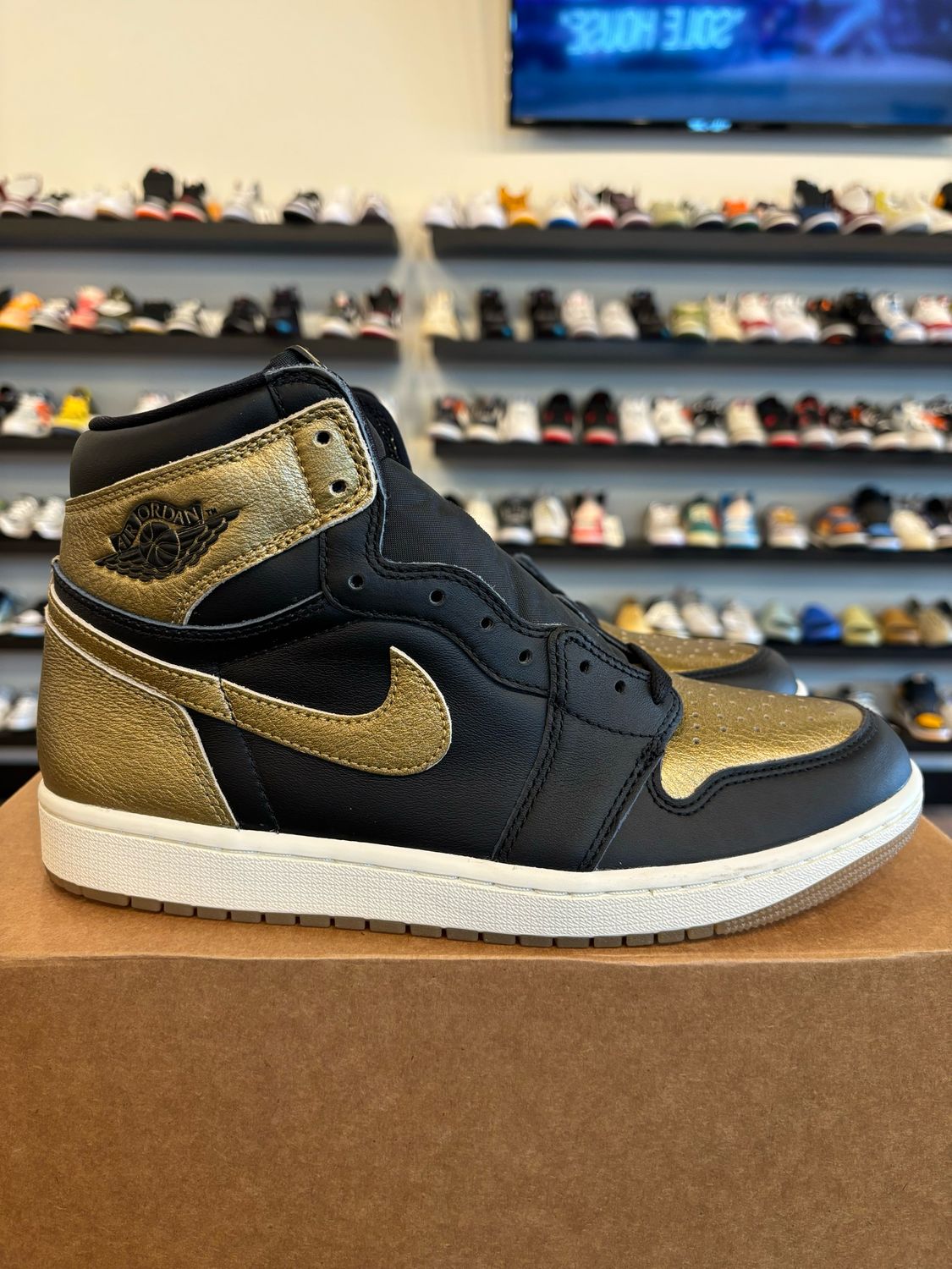 Jordan 1 Metallic Gold Size 9.5 Brand New (No Box)