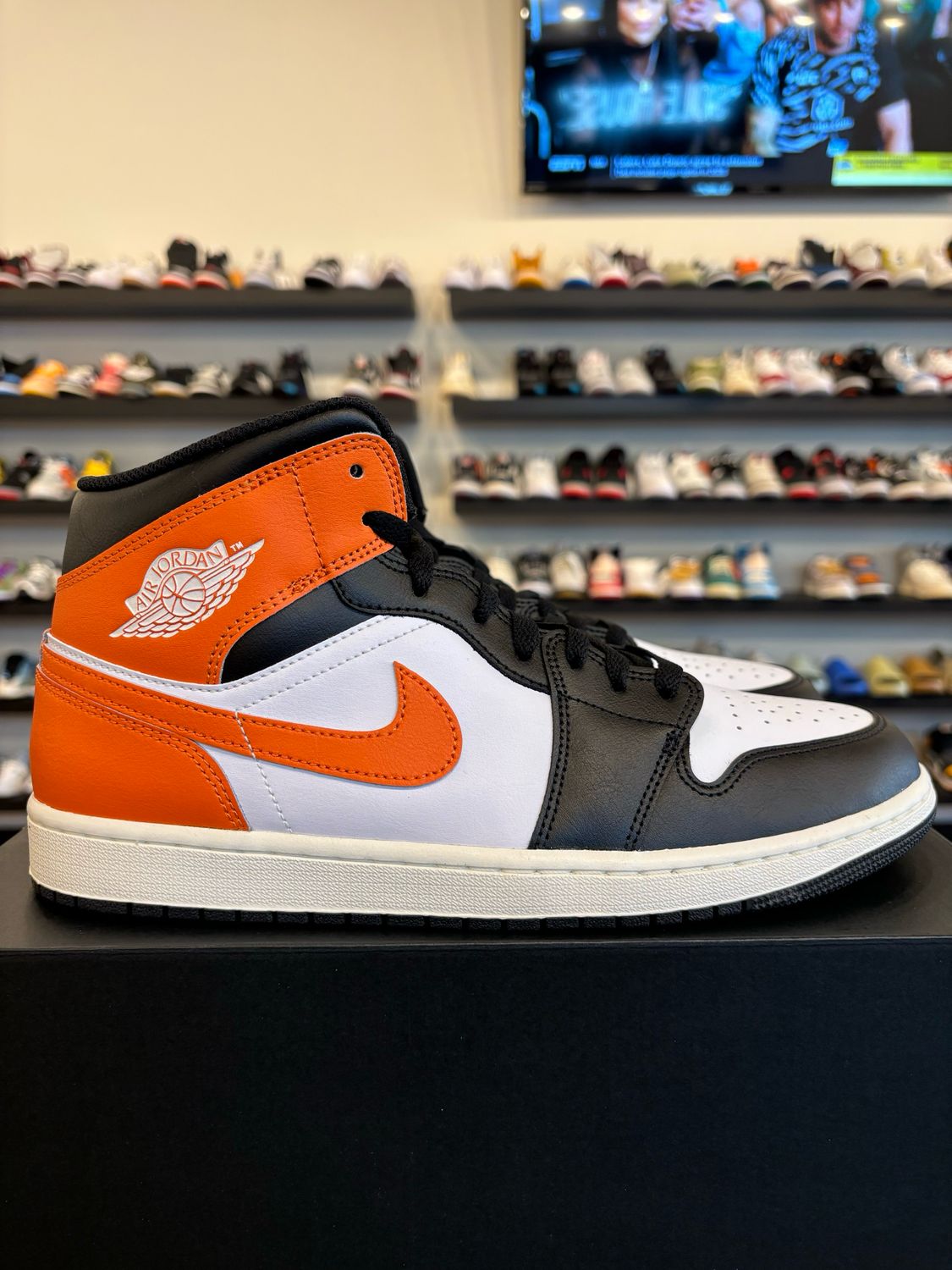 Jordan 1 Mid Starfish Size 10.5 Brand New