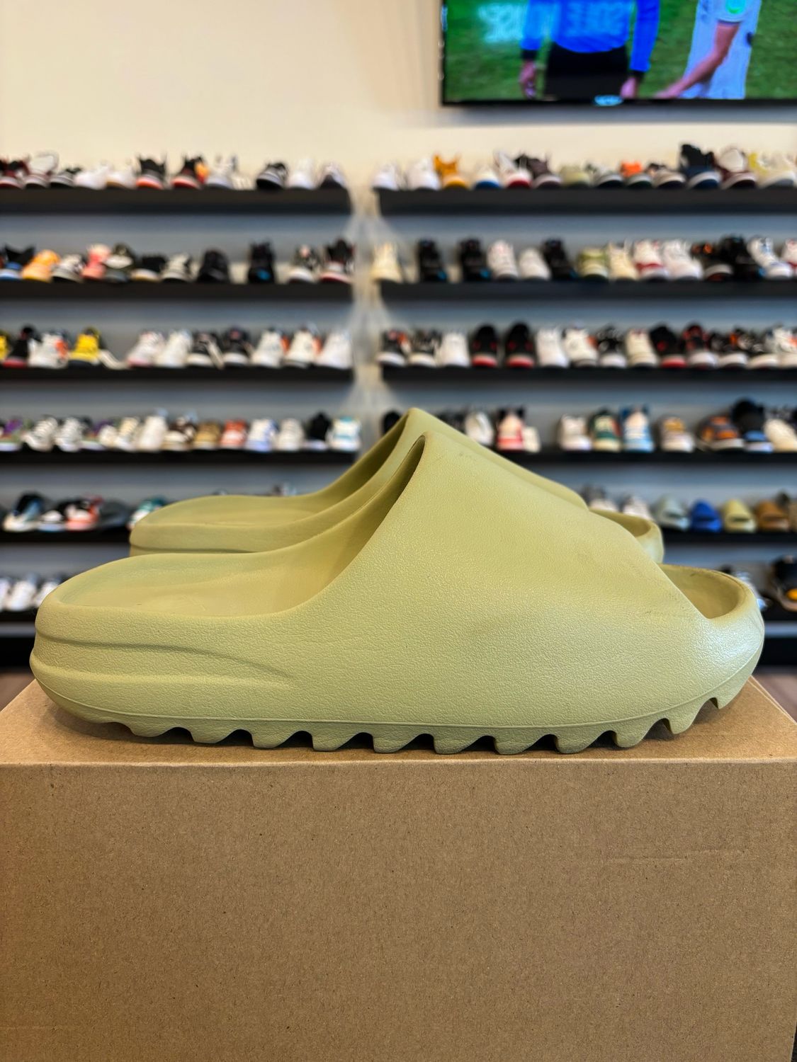 Yeezy Slide Resin Size 10 Pre-Owned
