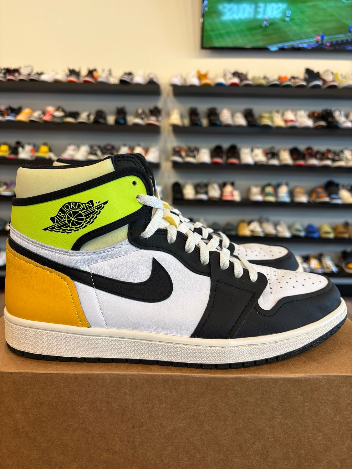 Jordan 1 Volt Size 12 Pre-Owned (No Box)