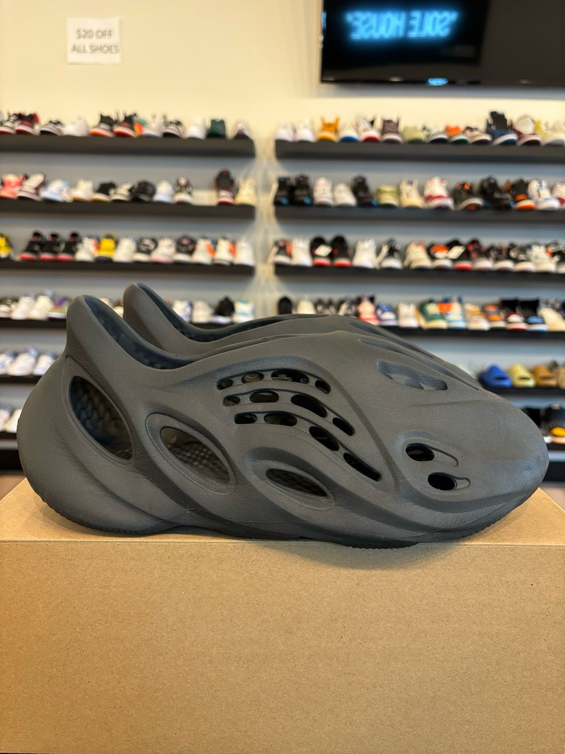 Yeezy Foam Rnnr Onyx Size 11 Pre-Owned