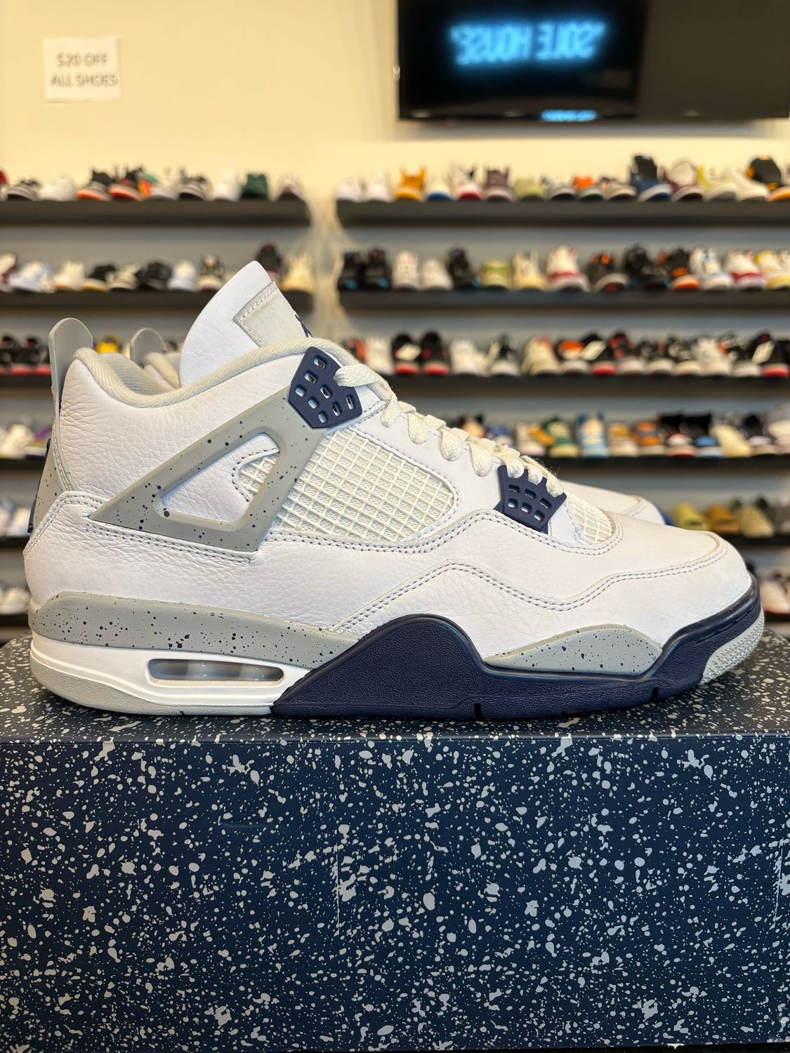 Jordan 4 Midnight Navy Size 10.5 Pre-Owned