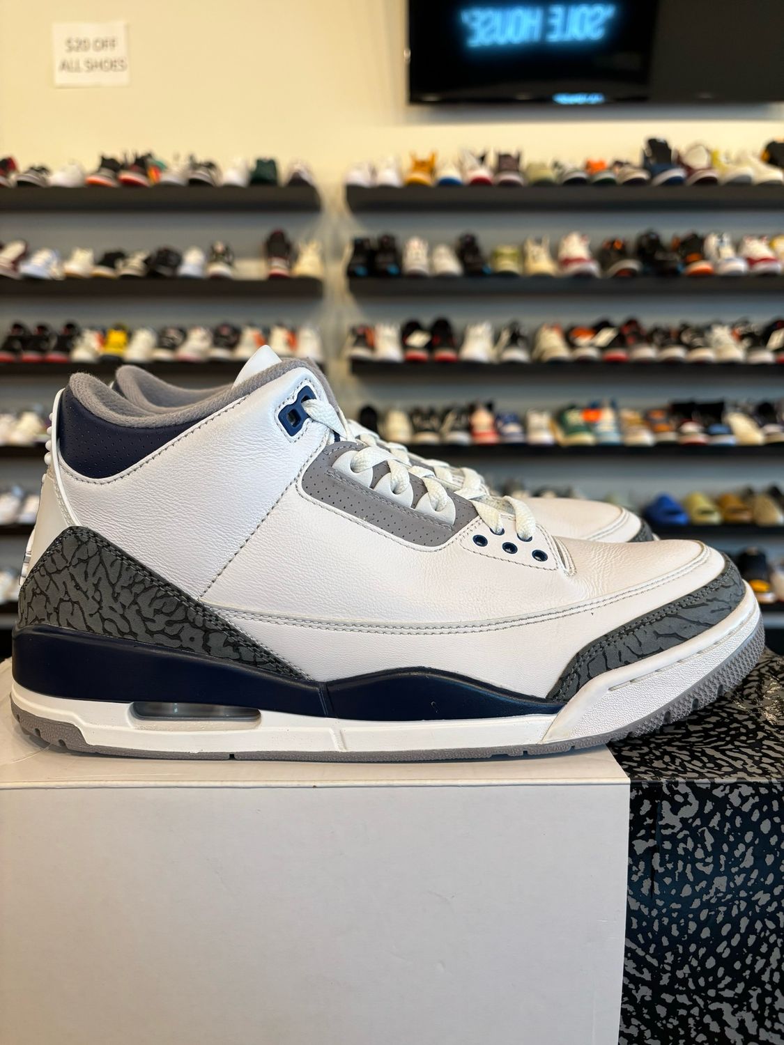 Jordan 3 Navy Size 10.5 Pre-Owned